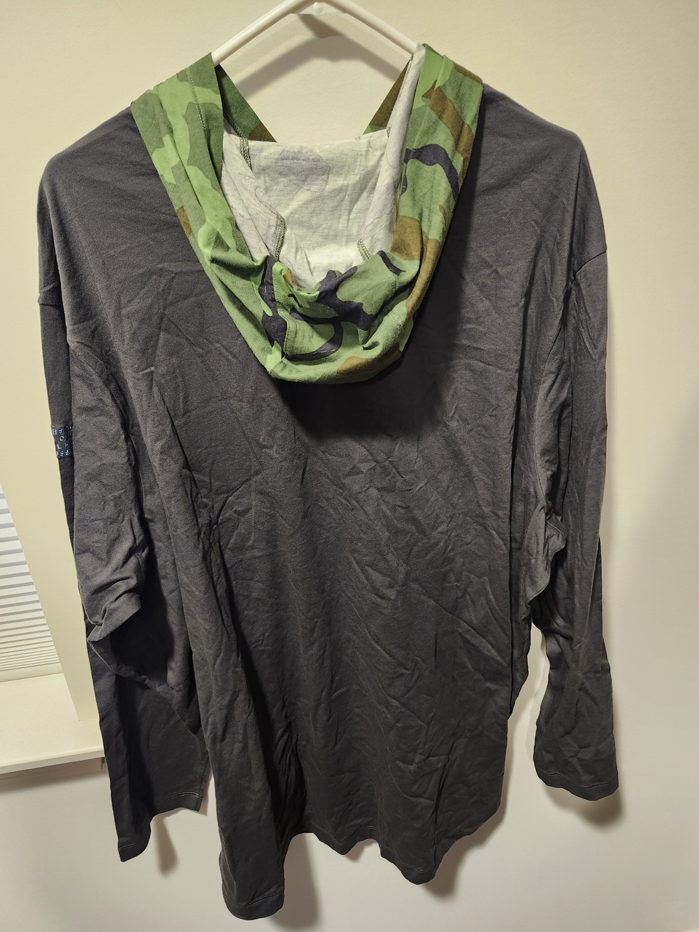 Jordan Men’s Long Sleeve Hooded Tar Heels Tee - Picture 6 of 8